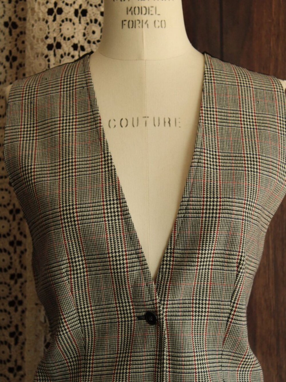 Vintage 1980s Women's Vest, Rafaella Black White and Red Plaid Wool, Size Medium - Picture 3 of 11